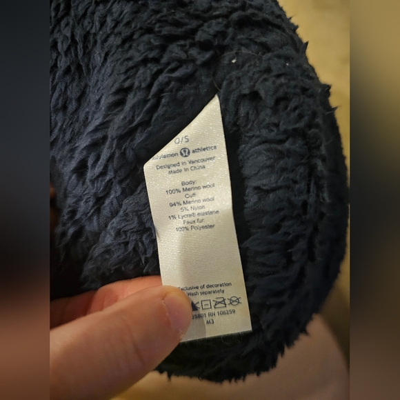 Lululemon merino wool Sherpa lined toque - Picture 4 of 7